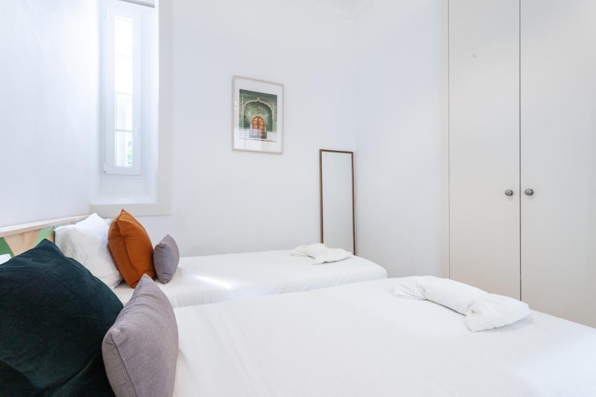 Stylish, Bright & Historic -bica I Apartment