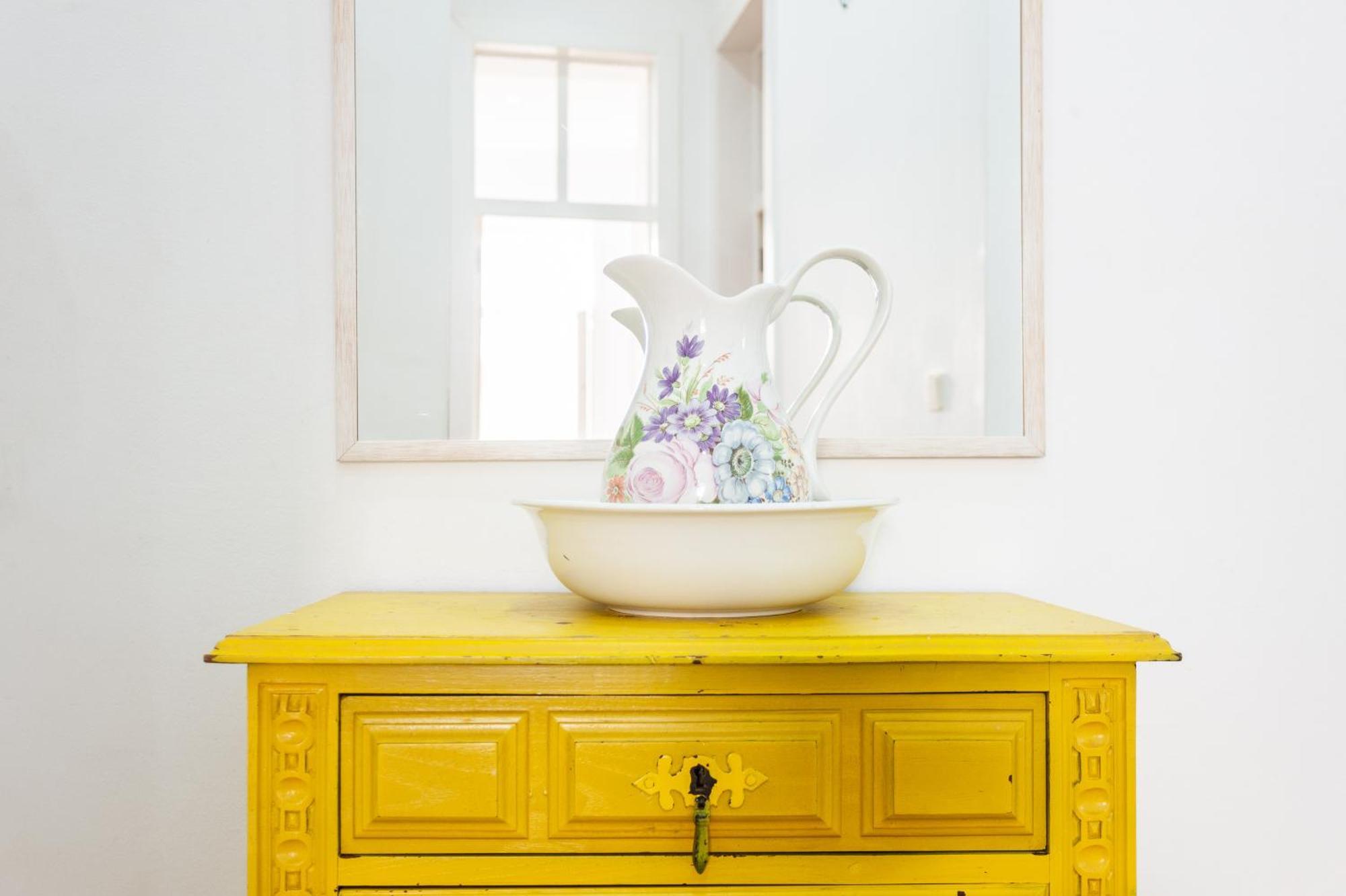 Apartment Stylish, Bright & Historic -bica I *