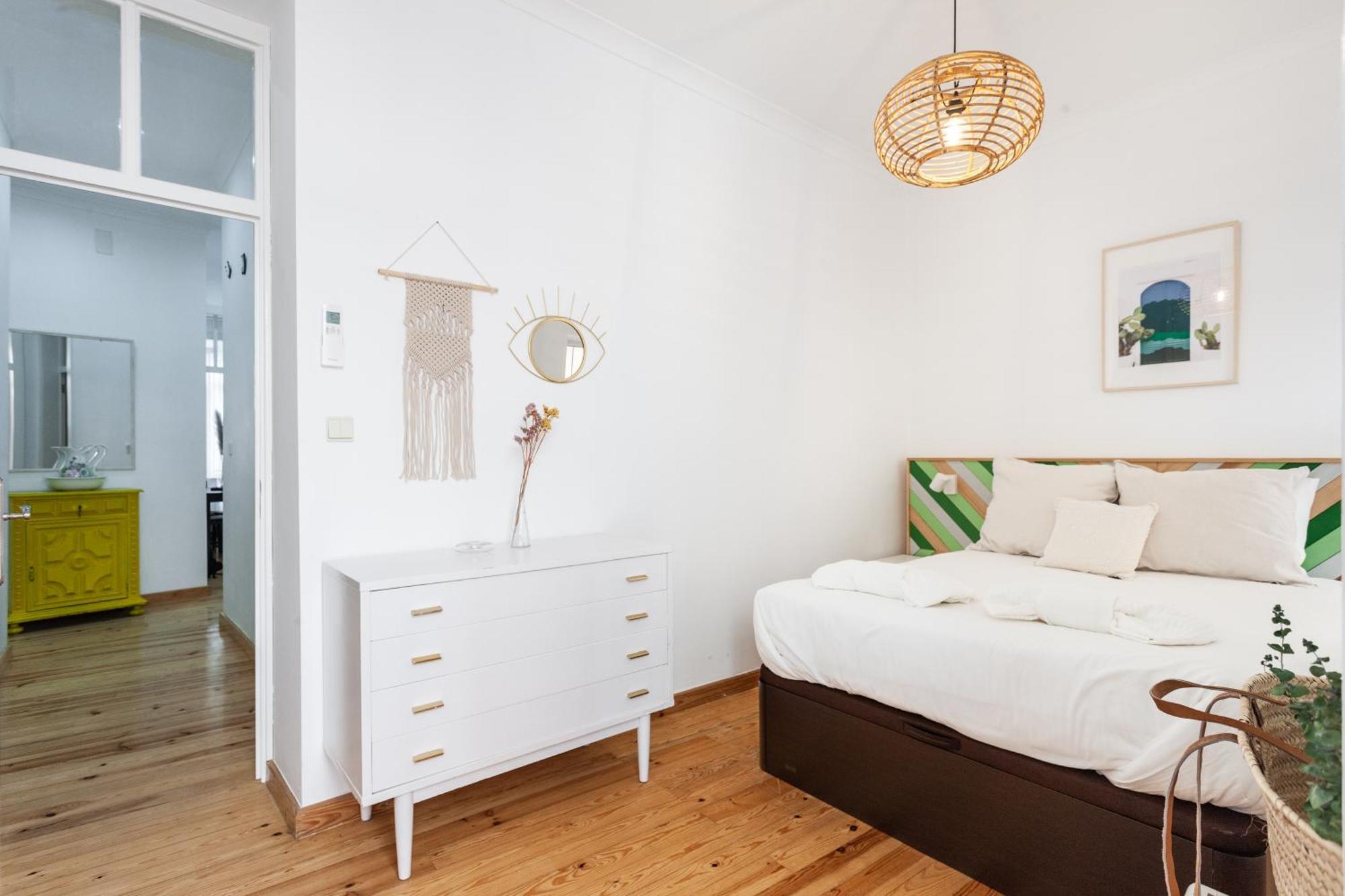 Apartment Stylish, Bright & Historic -bica I