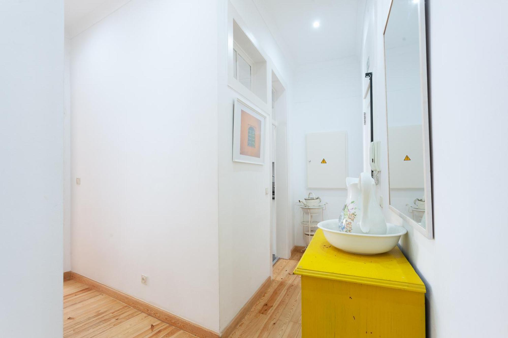 Stylish, Bright & Historic -bica I Apartment Lisbon