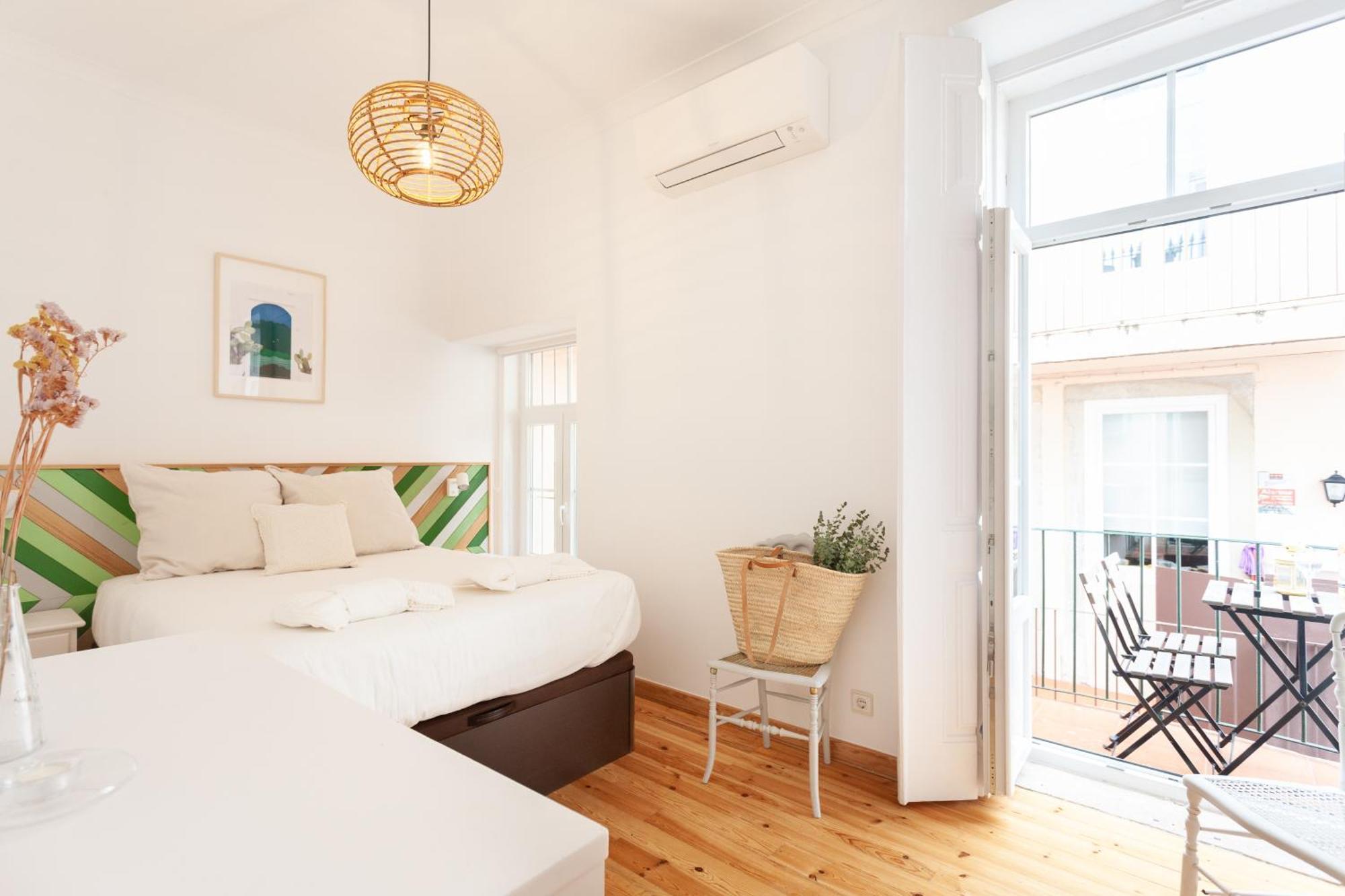 Apartment Stylish, Bright & Historic -bica I Lisbon